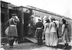 train station greeting Hessian relatives